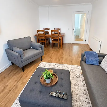 Cosy 2-bedroom Flat In - Sleeps 5