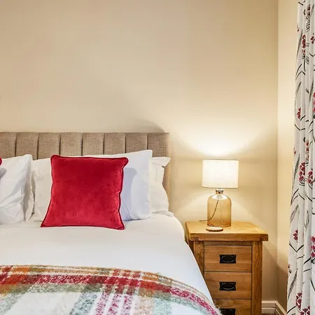 2 Bed And 2 Bath Flat With King Bed And Free Parking