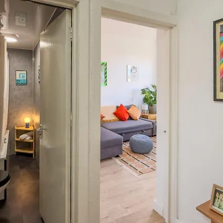 Bonny Flat Near West End *