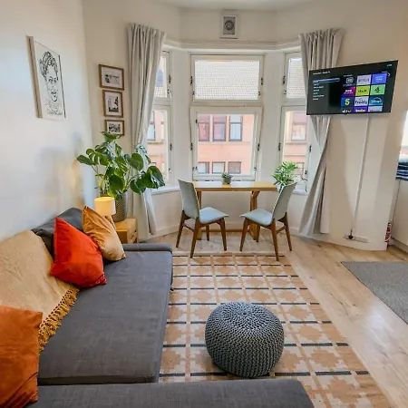Bonny Flat Near West End