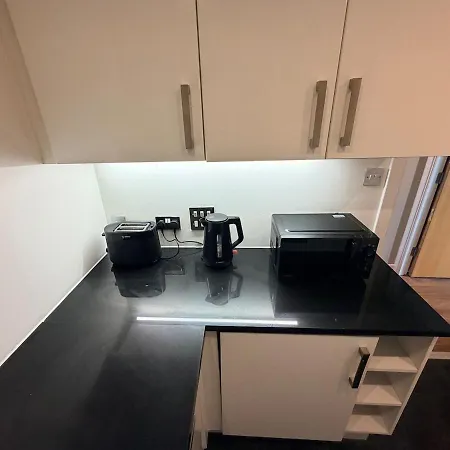 Apartment Spacious Flat With Free Parking Next To Sec Hydro