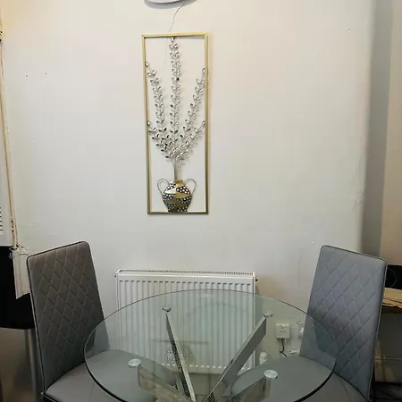 Exec 2br Next To Queens & Hampden Park Apartment *