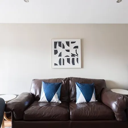 Spacious Flat With Free Parking Next To Sec Hydro *