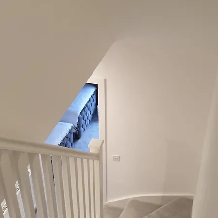 Triplex House With Garden And Parking