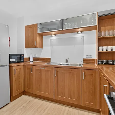 Apartment Stylish & 2-bedroom, Steps To King's Theatre *