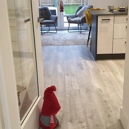 Triplex House With Garden And Parking * Glasgow