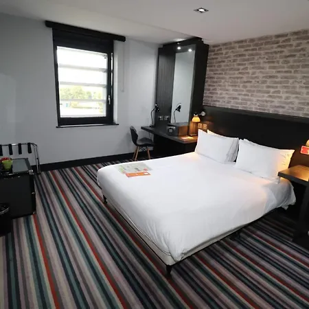 Village Hotel 4*