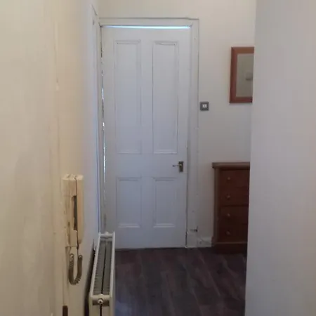 Hampden Tenement Flat * Glasgow