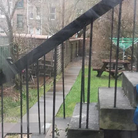 Daire Hampden Garden Flat *