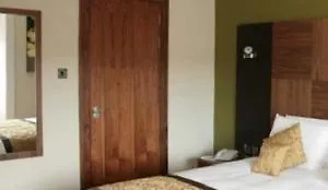 Acorn Отель