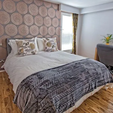 Time And Tide Apartment *