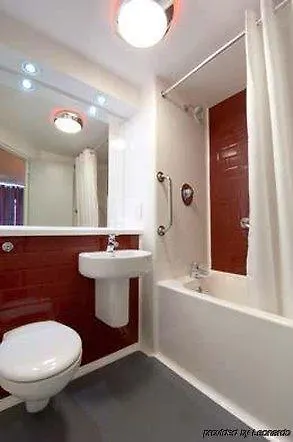 Travelodge Paisley Road 3*