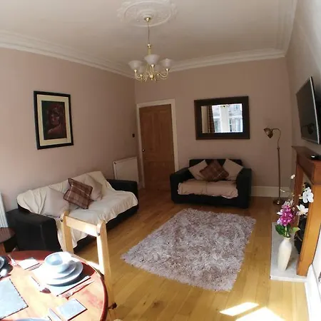 Airlie Street Apartment *
