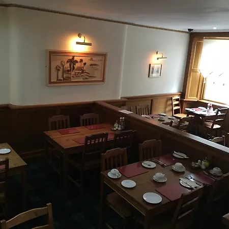 Smiths Guest house 2*