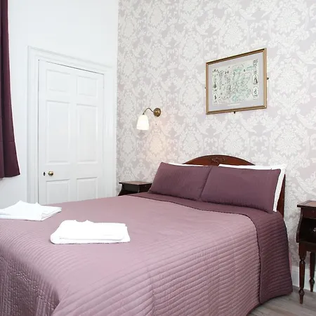 52 Charlotte Street , Green ,city Center *