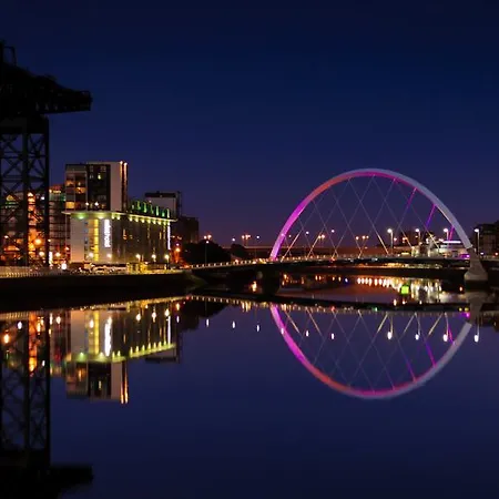 Apartment City Centre Flat With River Views And Parking Glasgow