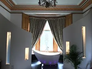 The Alamo Guest house
