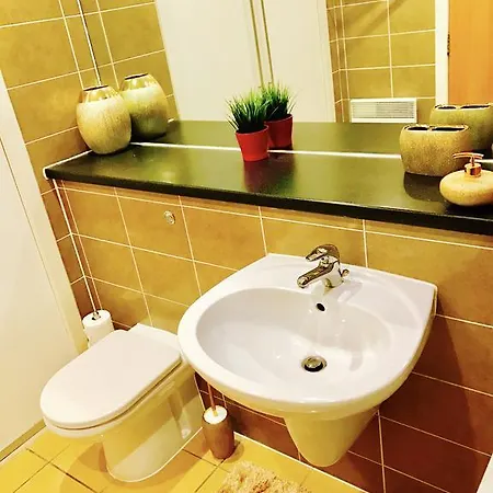 City Center Flat With Parking *