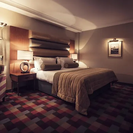 Carlton George Hotel 4*