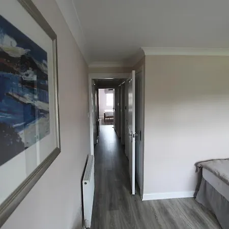 1081 Sauchiehall St *
