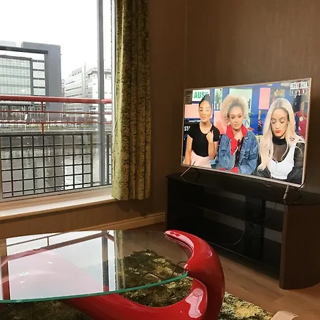 Apartment City Centre Flat With River Views And Parking Glasgow