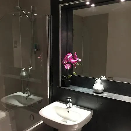 The Botanic Hub West End - 2 Bedrooms Glasgow