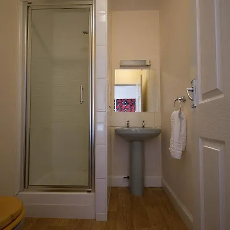 Queen's Park 2* 格拉斯哥