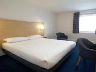 Travelodge Airport 호텔