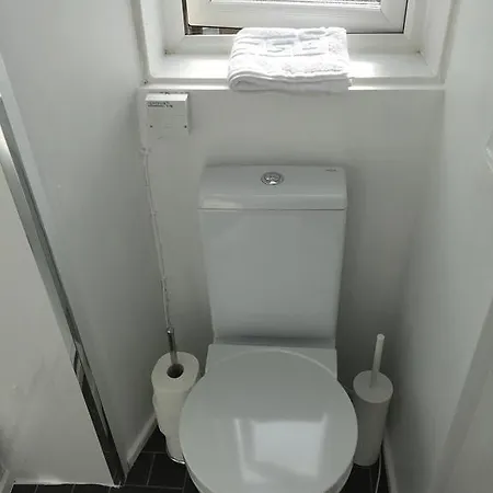 2 Bed West End Apartment *