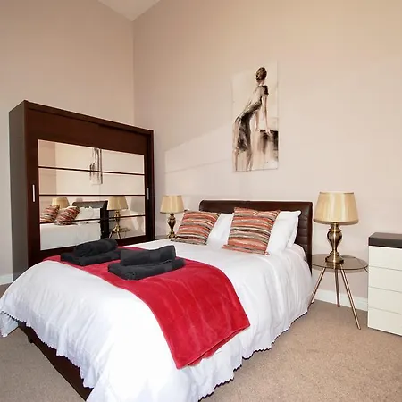 Terracotta - City Centre Apartment *