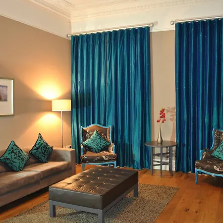 Dreamhouse West End Apartman *
