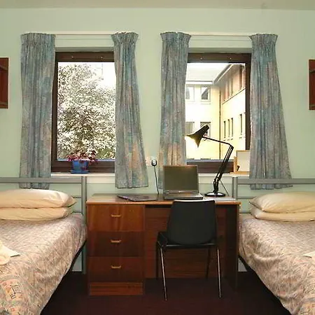 Cairncross House 3*