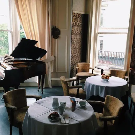 The Alfred 3*