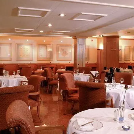 West By Compass Hospitality 酒店 3*