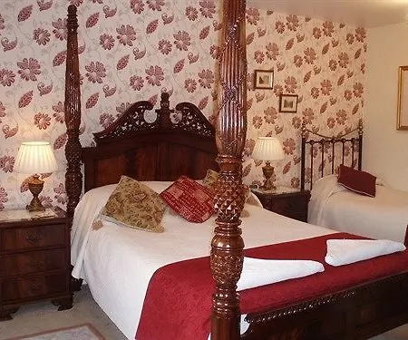 Tigh Na Crich Hotel