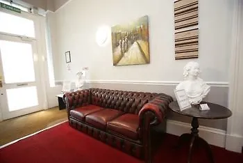 Embassy Apartment *