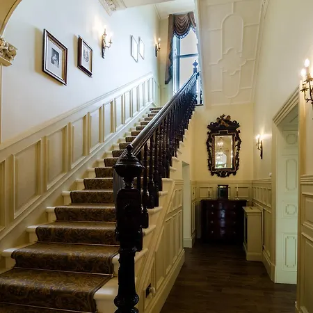 Crossbasket Castle & Restaurant Hotel 5*