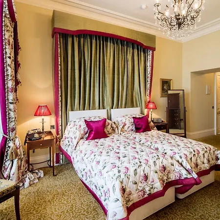 Hotel Crossbasket Castle & Restaurant