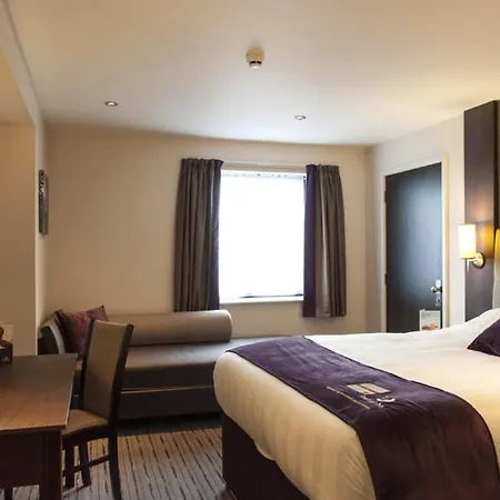 Premier Pacific Quay Hotel 3*