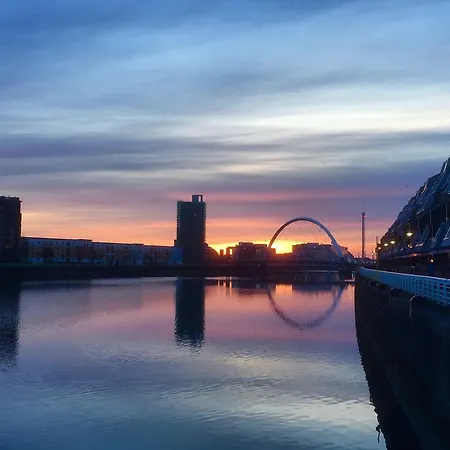Principal - Clyde Waterfront Daire
