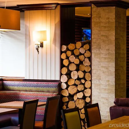 Leonardo West End Γλασκώβη