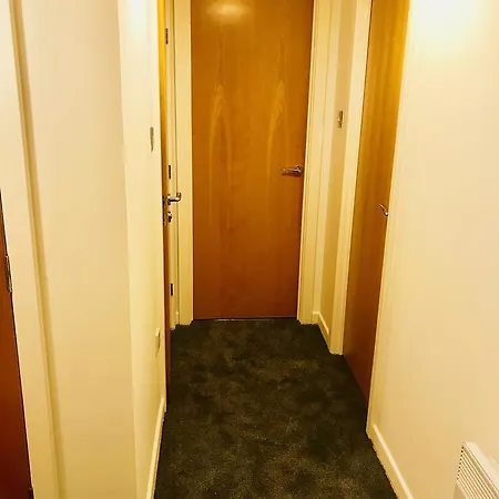 Station Skyline With Parking * גלאזגו