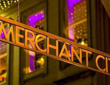 Station Skyline With Parking גלאזגו