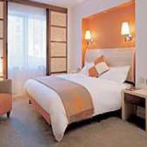 Отель Holiday Inn Glasgow City-West 3*