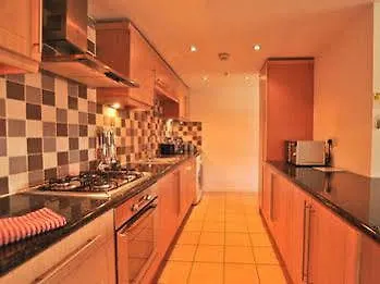 Executive 7 * Glasgow