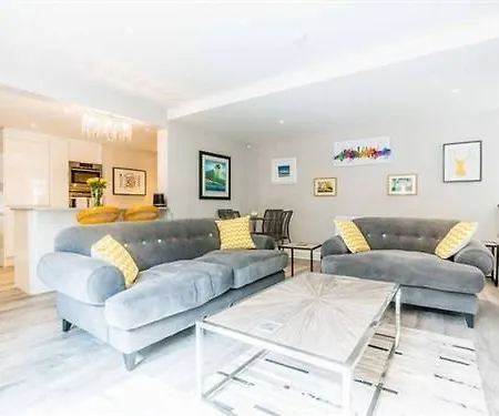 21a Luxury * Glasgow