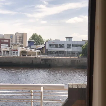 Apartment Centre By The Hydro