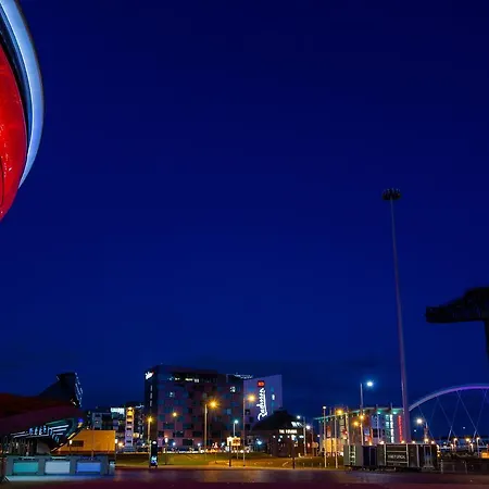 Radisson Red Hotel, Hotel