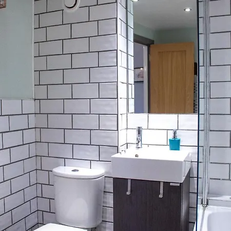 Anchored - Unique In Glasgow's West End Apartment Glasgow