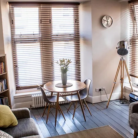 Anchored - Unique In Glasgow's West End Apartment Glasgow